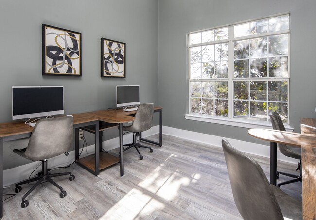 Building Photo - Stone Ridge Apartments - Unfurnished Room ...