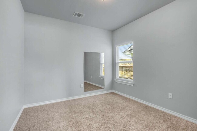 Building Photo - 5983 Midcrown Dr