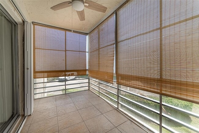 Building Photo - 701 Lori Dr