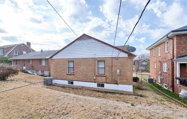 Building Photo - 7361 Melrose Ave