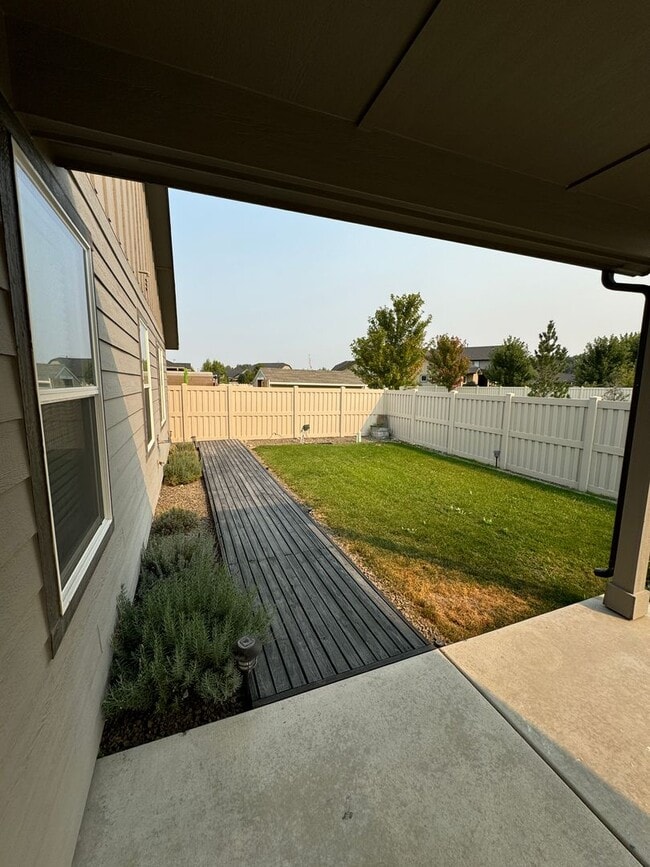 Building Photo - Charming 3-bedroom, 2-bathroom home locate...