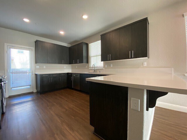 Building Photo - Modern 4bd/3ba 1930 sq. ft. home in Rancho Cordova!