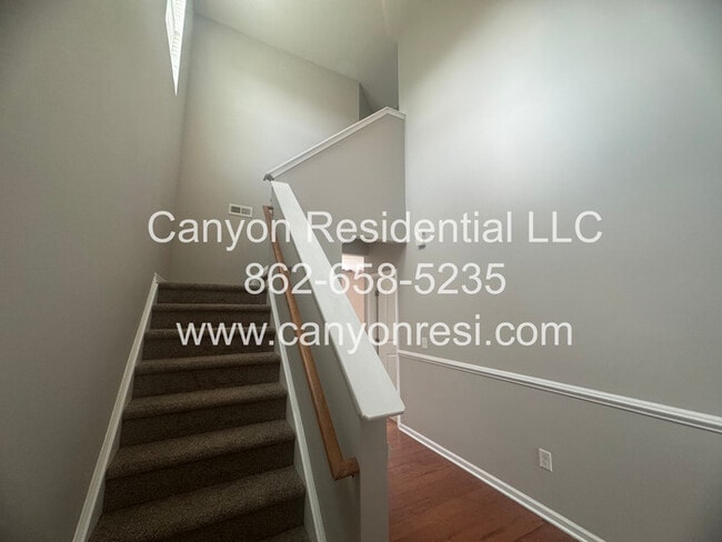 Building Photo - 2521 Spinnaker Dr