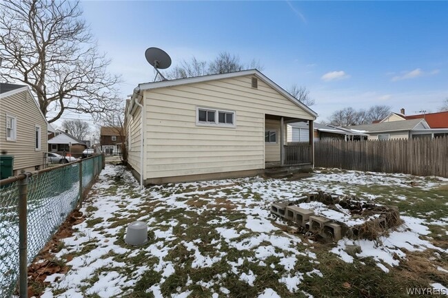 Building Photo - 3028 Welch Ave