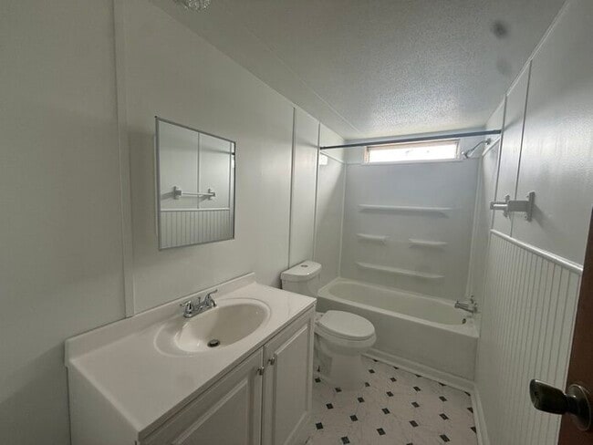 Building Photo - Mobile Home For Sale