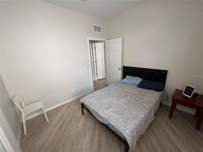 Building Photo - 3921 Stornoway Dr