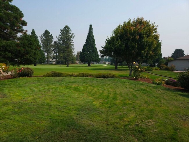 Building Photo - 2Bd/2Ba Single Story Home - Available to View!