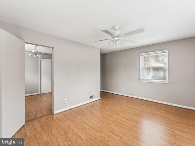 Building Photo - 3503 Maple Ct