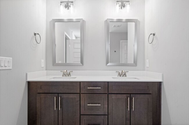 Building Photo - Beautiful Home Close to Fort Campell Ready for You to Make New Memories In