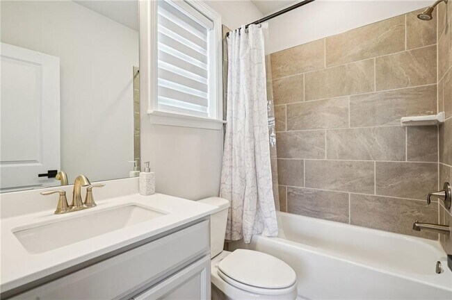 Building Photo - 2424 Pinnae Pl