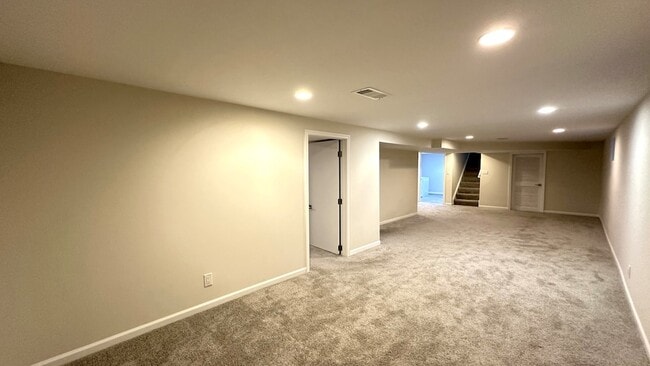 Building Photo - 7532 W Ainslie St