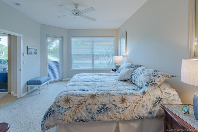 Building Photo - 2371 SW Carriage Hill Terrace