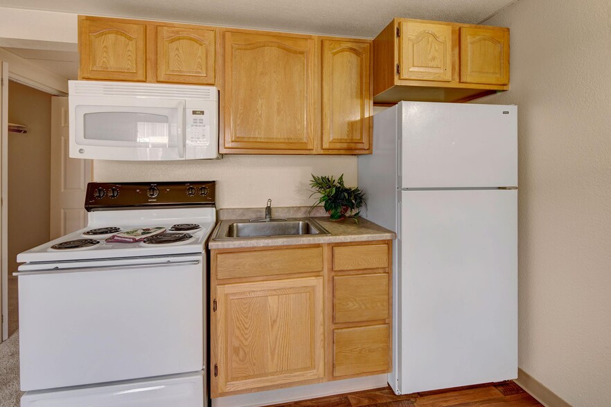 College View Apartments - Kitchen - College View