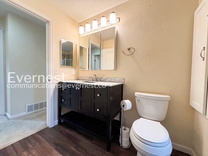 Building Photo - 9225 Clermont Dr