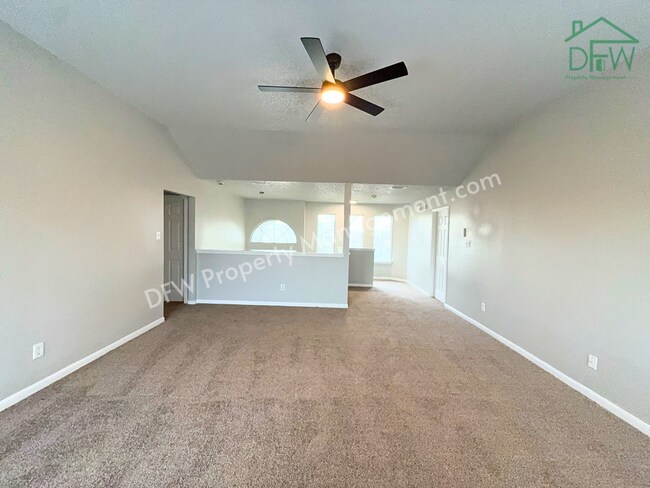 Building Photo - For Lease: Beautifully Remodeled 3-Bed Two-Story in Quiet DeSoto Neighborhood