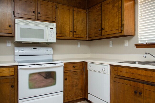 Building Photo - Heart of Madison City! Madison City Schools!