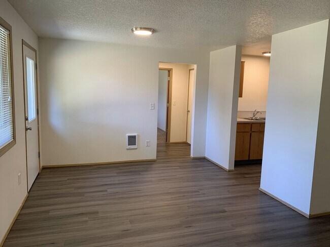 Building Photo - 4 bedroom 2 bath home on quiet street in Hillsboro near Intel