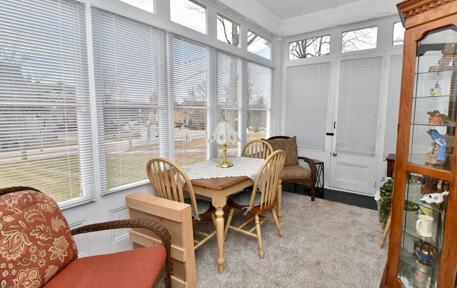 Building Photo - 4 Elm St