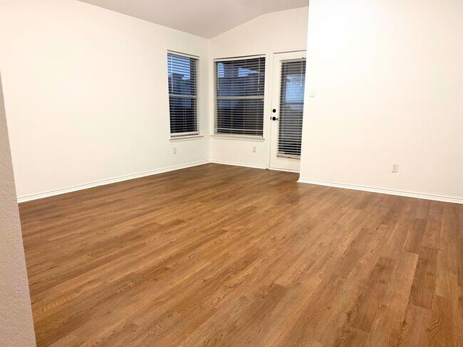 Building Photo - 711 Settlement St