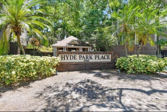 Building Photo - 1000 W Horatio St