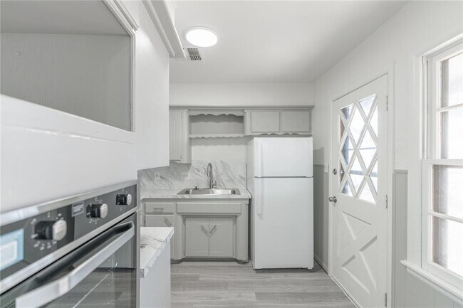 Building Photo - 2333 Eagle Dr