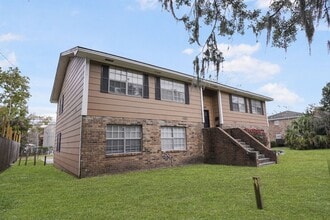 Building Photo - Charming 1 bedroom 1 Bathroom across from Daffin Park
