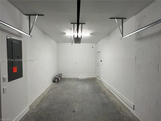 Building Photo - 5645 Cerva Ln
