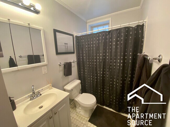 Building Photo - 3714 N Sheffield Ave