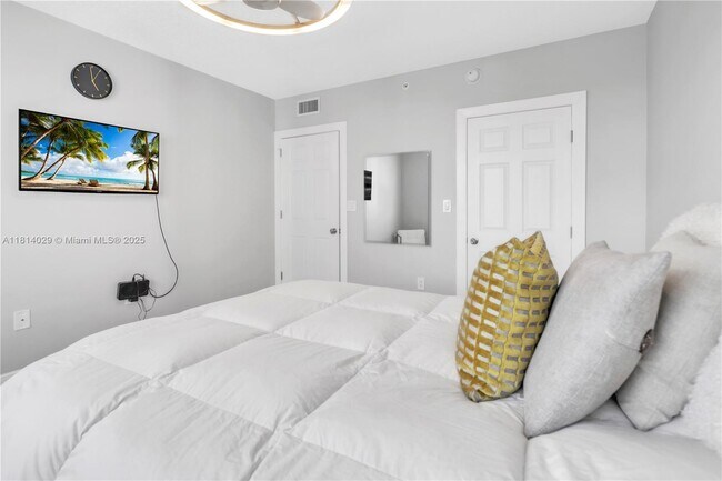 Building Photo - 2080 S Ocean Dr