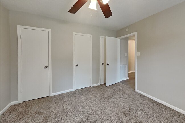 Building Photo - 64 Hickory Oak Dr