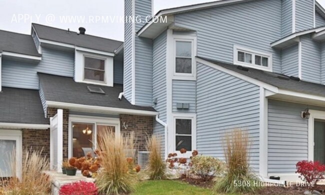 Primary Photo - 2br 2.5ba 2cg ~ Security Deposit Free Alte...