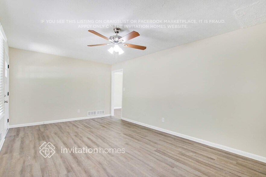 Building Photo - 3330 Scott Dr