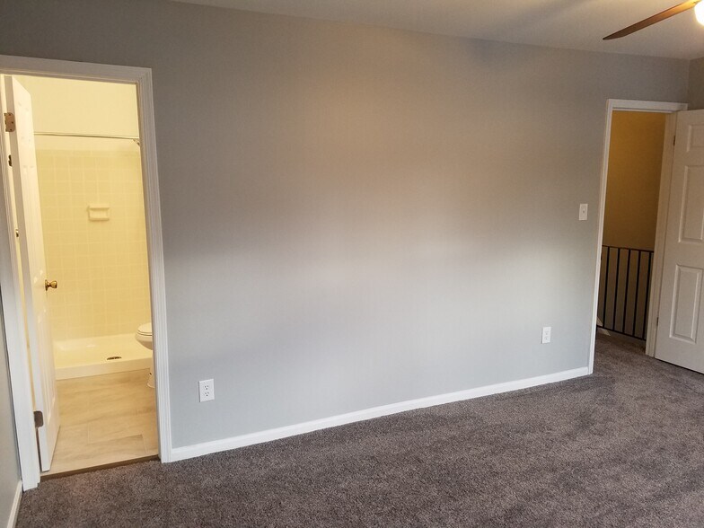 Master Bedroom - 6329 Fenestra Ct