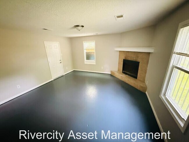 Building Photo - Newly Renovated- BONUS ROOM, Section 8 Friendly and ready for a speedy move in!!!! Call Today!!!