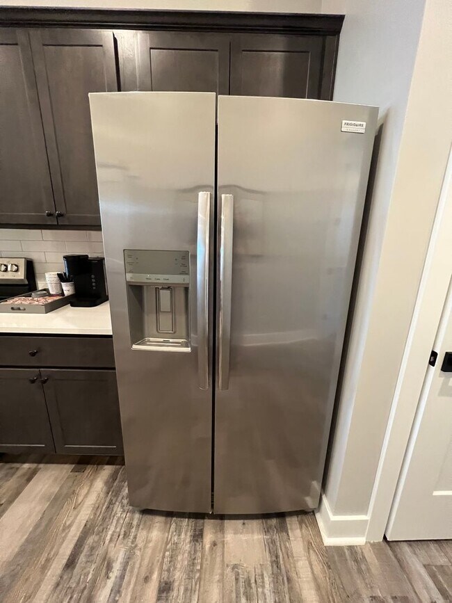 Building Photo - One Bedroom Downtown Lafayette - Fully Furnished