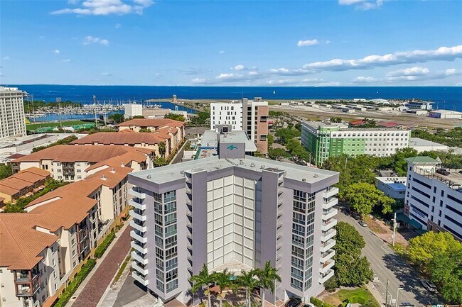 Building Photo - 470 3rd St S