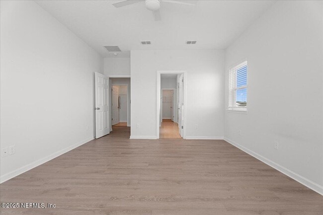 Building Photo - 221 Ness Cir