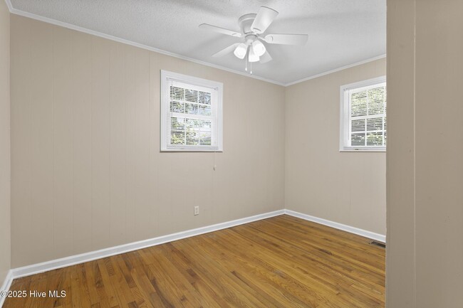 Building Photo - 404 Dogwood Ln