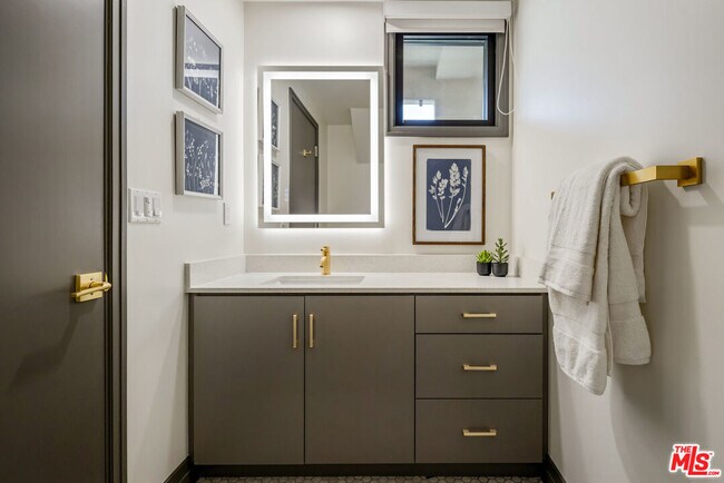 Building Photo - 118 Orlando Ave