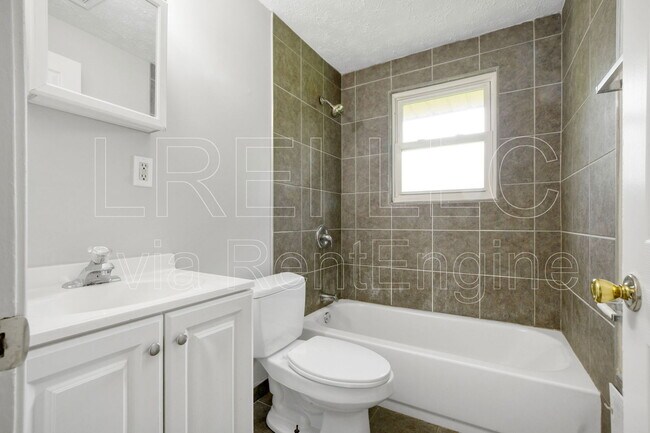 Building Photo - 3224 Patricia Dr