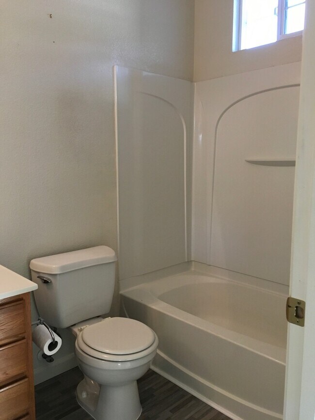 Building Photo - Beautiful Condo Community 2Beds 2Bath Convenient Location!