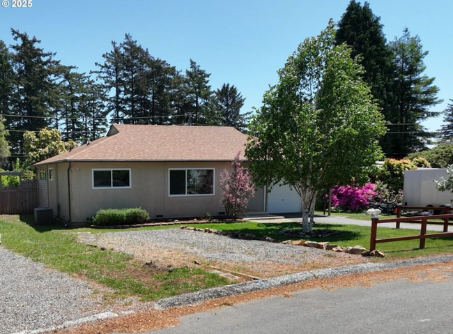 Primary Photo - 337 Spruce Dr