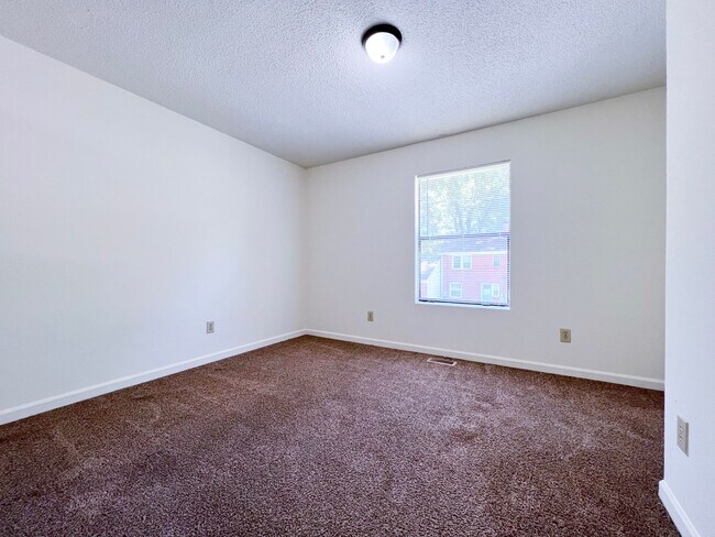 Building Photo - Three-Bedroom, Two Bathroom at Hill Street Duplex