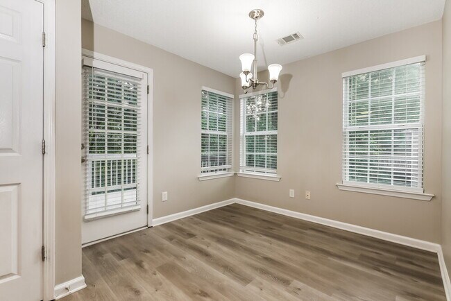 Building Photo - 916 Summit Park Trail