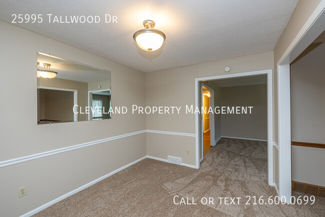 Building Photo - 25995 Tallwood Dr