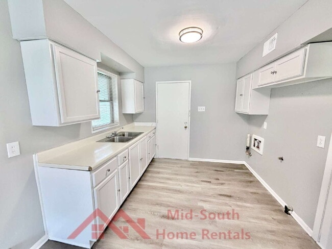 Building Photo - 1730 Tahiti Ln