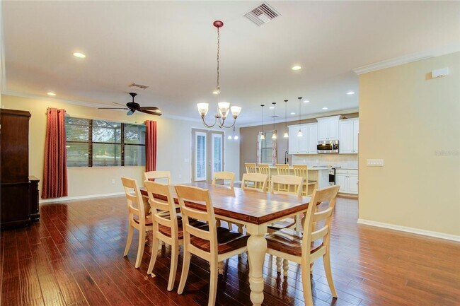 Building Photo - 1122 Oakcrest Dr