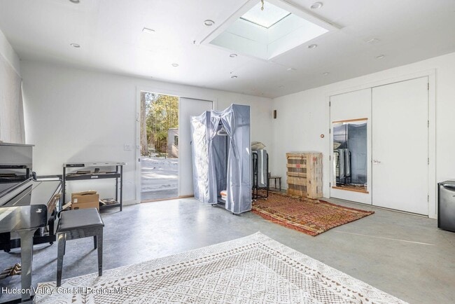 Building Photo - 70 Raybrook Dr