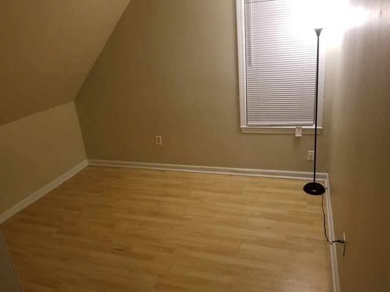 Building Photo - 24 Turner St