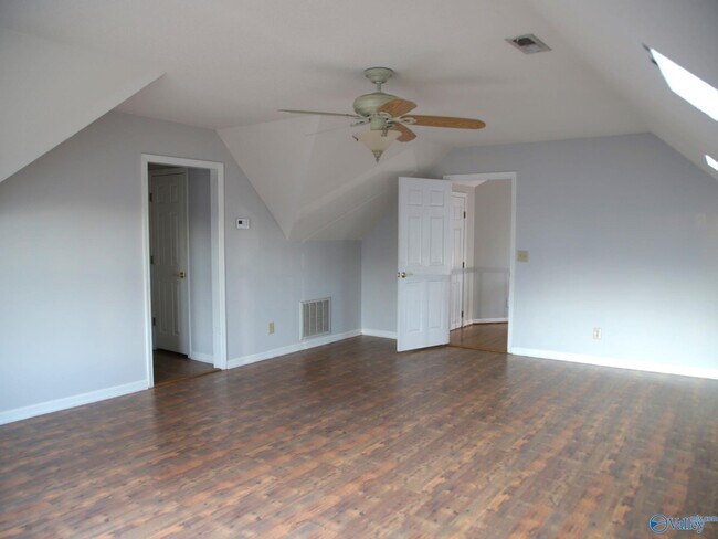 Building Photo - 104 Victoria Dr